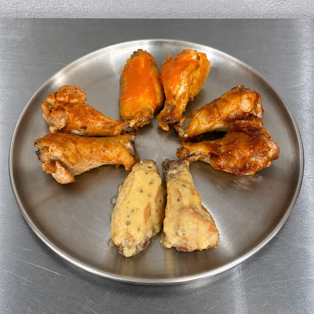 Traditional Wings 2 LB (about 12 wings).