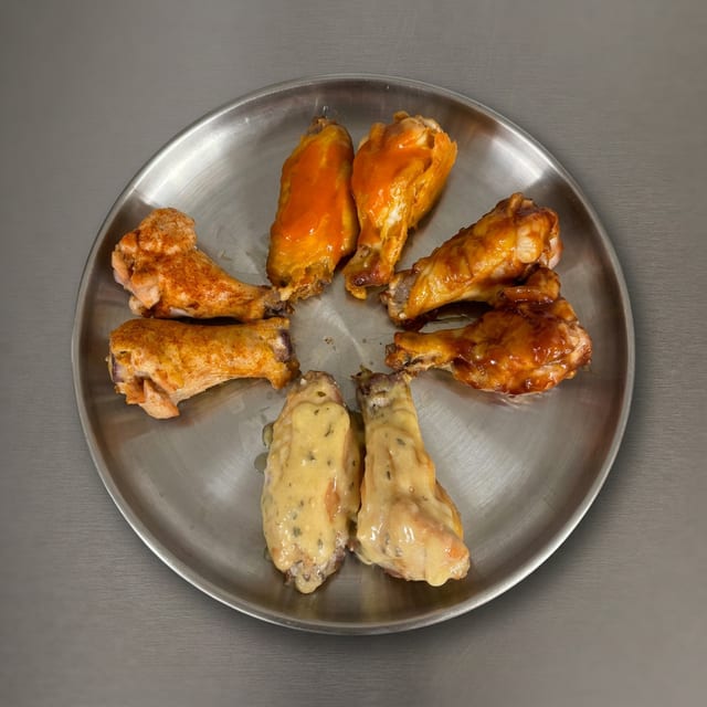 Traditional Wings 1 LB (about 6 wings).