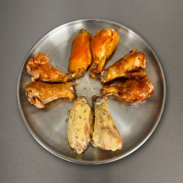 Traditional Wings 2 LB (about 12 wings).